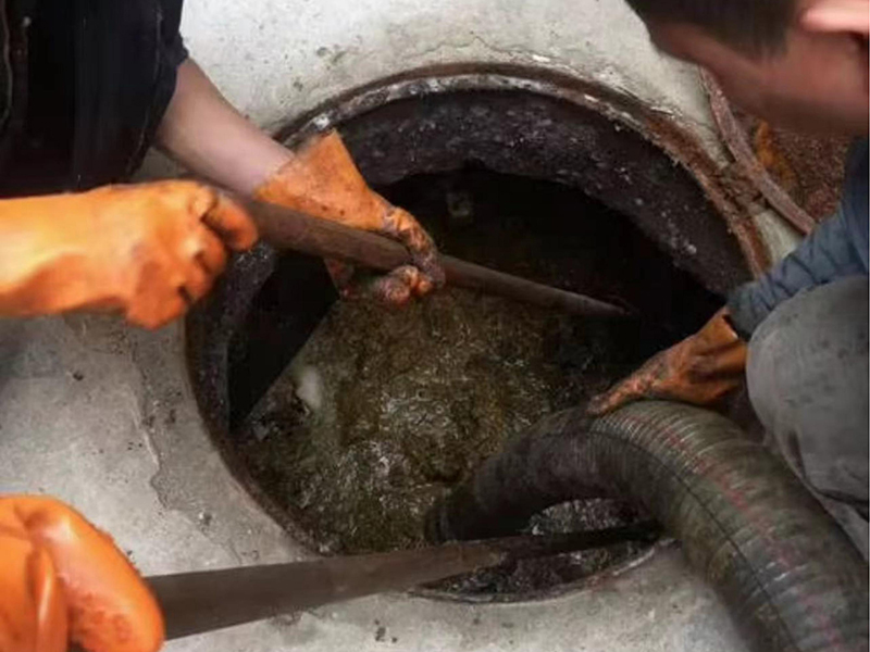 旌阳清理化粪池时如何避免沼气的危害？